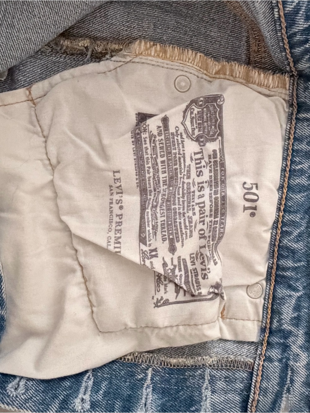 Levi’s Classic 501s Light Wash - Picture 4 of 4